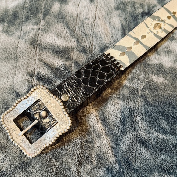 Ariat Western Belt 34 | Large Engraved Buckle | Full Grain Leather - Picture 9 of 16